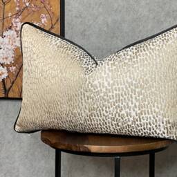 Champagne - Black Pillow Cover, Lumbar Cover, Cushion Piped Gold Antelope - thumbnail 4