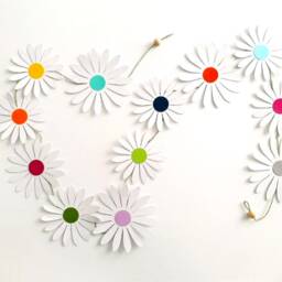 Handmade Flowers - 145 cm Garland Of 12 Daisies in Recycled Cardboard Paper - thumbnail 3