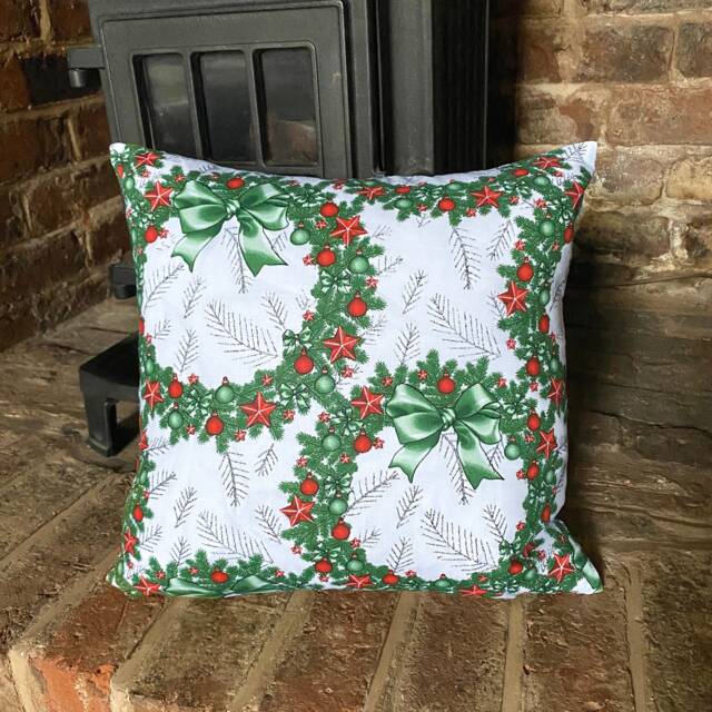990. Handmade Christmas Wreath 100% Cotton Cushion Cover. Various Sizes - image 1