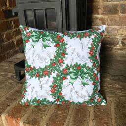 990. Handmade Christmas Wreath 100% Cotton Cushion Cover. Various Sizes - thumbnail 1