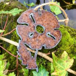 Military Poppy Rustic Christmas Tree Decoration Veteran Gift Rusty Metal Wall Art Army Navy Raf Presents Stocking Fillers - 10cm - thumbnail 2