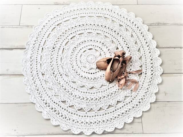 Carpet - Minoux 100 cm in White - image 1