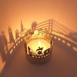 Dusseldorf Skyline Shadow Play Mesmerizing Candle Attachment - Perfect Souvenir & Gift For Fans Captivating Room Projection - thumbnail 2
