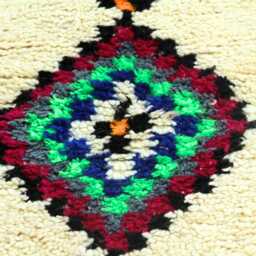 Handmade Beni Ourain Rug White Moroccan Wool Rug With Fuchsia Design - thumbnail 4