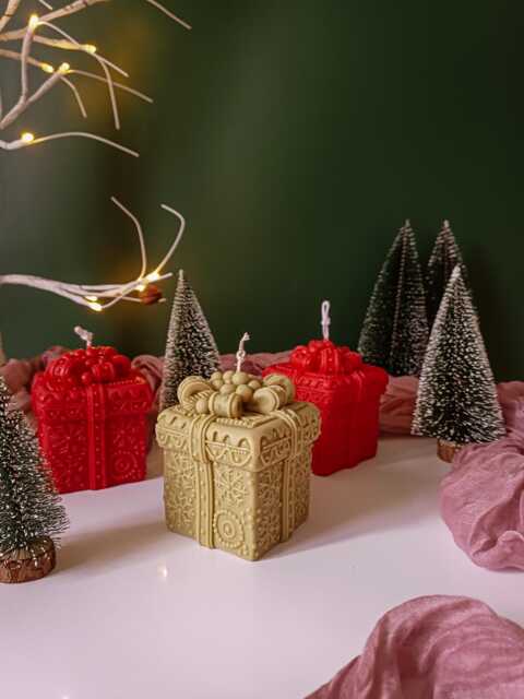Christmas Gingerbread Gift Box Candle, Soy Beeswax Blend, Eco-Friendly Decor - image 1