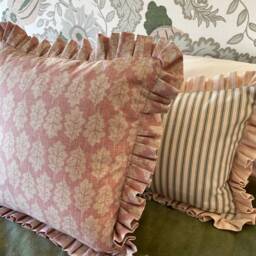 Pink Oak Leaf Frilled Cushion Cover, Handmade Throw Pillow, Farmhouse Decor - thumbnail 4