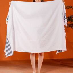 Hand-Woven Organic Cotton Beach Towel White With Blue Stripes - thumbnail 2