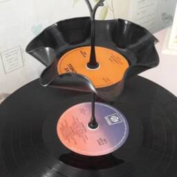 Upcycled Vinyl Record Bird Feeder Retro Garden Decor - thumbnail 4