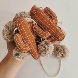 Cactus - Felt Garland Terracotta // Cactus & Pompoms Wall Decoration Boho Natural - Handmade - thumbnail 3