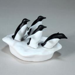 4 Penguins Sculpture By John Perry On Ice Floe 5In Long Figurine - thumbnail 2