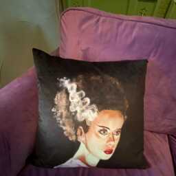 Elizabeth Taylor Velvet Cushion Cover Handmade Hollywood Diva Decor - thumbnail 4