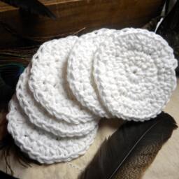 Pure Baby White Cotton Crocheted Round Facial Wash Cloth. Handmade // Set Of 5 . Face Clothes, Shower Gift Bath Acessory - thumbnail 4