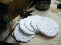 Pure Baby White Cotton Crocheted Round Facial Wash Cloth. Handmade // Set Of 5 . Face Clothes, Shower Gift Bath Acessory - thumbnail 1