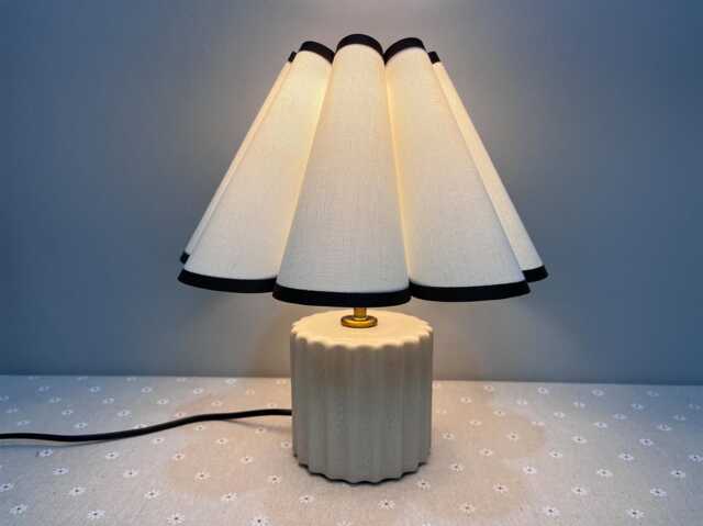 Handmade Cream Scalloped Table Lamp Ceramic Bedside Lighting - image 1