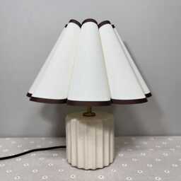 Handmade Cream Scalloped Table Lamp Ceramic Bedside Lighting - thumbnail 2