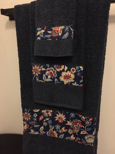 Handmade 3-Piece Navy Blue Bath Towel Set Trimmed With Floral Print - image 1