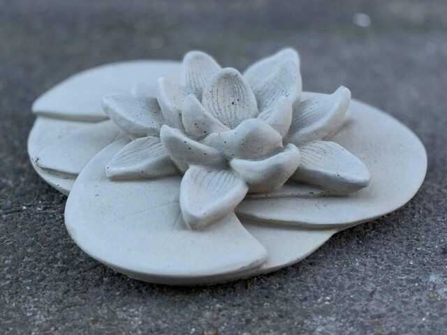 Concrete Lily Statue Stone Flower Garden Ornament Handmade Floral Sculpture Outdoor Botanical Decoration Elegant Lover Gift - image 1