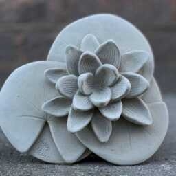 Concrete Lily Statue Stone Flower Garden Ornament Handmade Floral Sculpture Outdoor Botanical Decoration Elegant Lover Gift - thumbnail 2