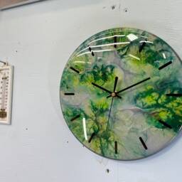 25cm Metallic Silver & Green Abstract Modern Resin Wall Clock, Unusual Decor, Unique Clocks - thumbnail 2