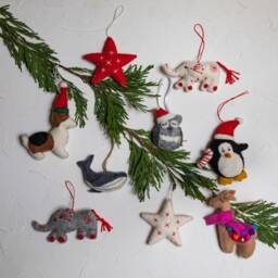 Handcrafted Wool Felt Red Star Ornament - Christmas Holiday Decoration - thumbnail 2