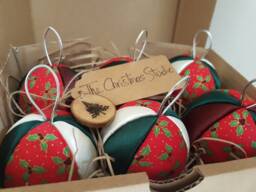Series/Set Of 6 Christmas Baubles - Red Holly Handcrafted