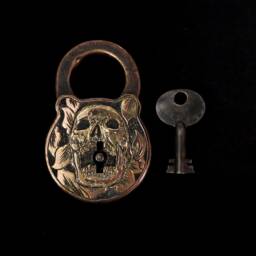 Hand Engraved/Sculpted Solid Brass Skull Pirate Tresure Chest Lock - thumbnail 2