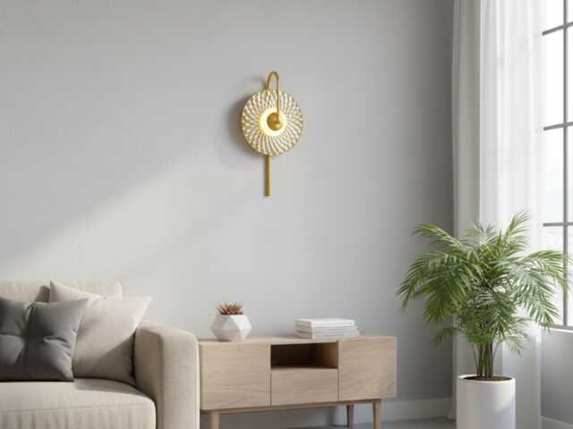 Diamond-Cut Glass Led Wall Sconce - Brushed Brass Modern Lamp - image 1