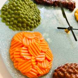 Dinner Plate Wall Clock/Dopamine D??cor/Fake Food/Kitchen D??cor/Food D??cor/Pop Art/Maximalist D??cor/Funny Clock/Unique Gift/ Food Clock - thumbnail 4