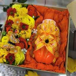Medium Gift Box With Soap Roses & A Carved Candle Gift For Her Mother's Day Wedding Birthday Valentine's Luxury Handmade Soap Bouquet - thumbnail 2