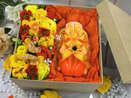 Medium Gift Box With Soap Roses & A Carved Candle Gift For Her Mother's Day Wedding Birthday Valentine's Luxury Handmade Soap Bouquet - thumbnail 1