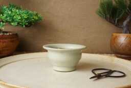 Handmade Green Mame Bonsai Pot. 8cm Diameter, 4.5cm High. G2554 - thumbnail 1