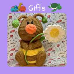 Crochet Bee Shelf Sitter With Daisy - Handmade Autumn Decor - thumbnail 1