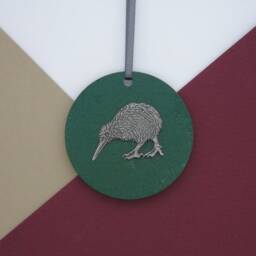 Kiwi Bird Wooden Disk - Christmas Decoration- Ornament Tree Decor New Zealand Gift - thumbnail 2