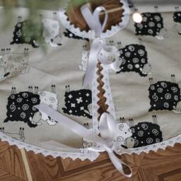 Christmas Linen Tree Skirt, Sheep Decor, Rustic Skirts, Fabric, Xmas Fabric Skirts - thumbnail 2