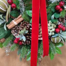 24 Inches Christmas Winter Artificial Handmade Door Wreath With Berries & Pinecones - thumbnail 3