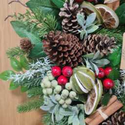 24 Inches Christmas Winter Artificial Handmade Door Wreath With Berries & Pinecones - thumbnail 2