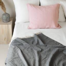 Rustic Linen Bed Throw in Gray With Raw Fringes/Grain Sack Blanket/Heavyweight Blanket/Linen Scarf - thumbnail 2
