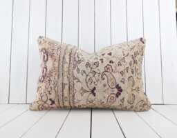 Vintage Turkish Kilim Pillow Cover, 16x24 Ethnic Cushion, Handmade Anatolian Design - thumbnail 1