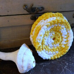 Baby Pure Cotton Crocheted Round Facial Wash Cloths. Ombre Daisy White & Yellow Handmade Set Of 5 Face Cloths Shower Gift - thumbnail 2