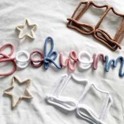 Bookworm Knitted Wire Sign - Reading Corner Wall Hanging- Nook- Story L Book Nook Word - thumbnail 2