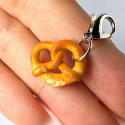 Mini Pretzel Charm Pendant, 1 Piece - Handmade From Polymer Clay - thumbnail 3