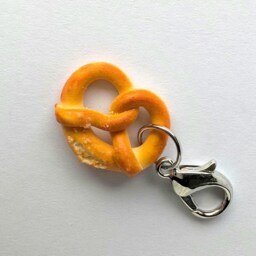 Mini Pretzel Charm Pendant, 1 Piece - Handmade From Polymer Clay - thumbnail 2