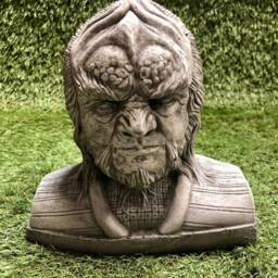Worf Star Trek Concrete Outdoor Garden Sculpture Lawn Ornament Frost Protected - thumbnail 3