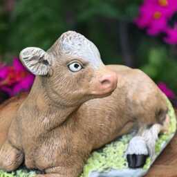 Laying Cow Sculpture Outdoor Happy Statue Farm Animal Yard Art Cement Ornament Farmhouse Garden Decoration Cow Lover Gift Yard - thumbnail 2