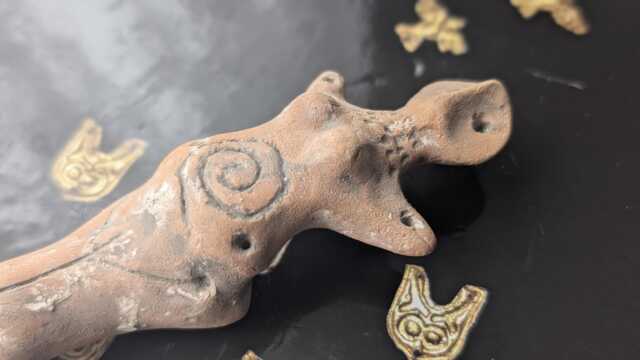 Handcrafted Terracotta Venus Statue Neolithic Fertility Goddess Replica With Spiral Symbol - image 1