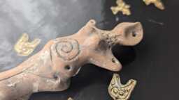 Handcrafted Terracotta Venus Statue Neolithic Fertility Goddess Replica With Spiral Symbol