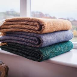 Emerald Green Wool Blanket - 100% Thick Chunky Woven Throw For Bedroom Decor Or Home Gift - thumbnail 3