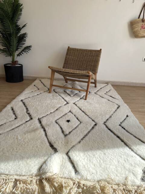 Handmade White Wool Rug - Boho Moroccan Style Carpet With Geometric Pattern & Tassels - image 1