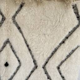 Handmade White Wool Rug - Boho Moroccan Style Carpet With Geometric Pattern & Tassels - thumbnail 4