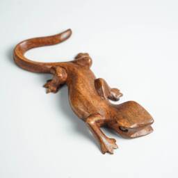 Gecko Sculpture, Animal Statue, Wood Carving, Artwork, Natural Piece, Handcrafted, Miniature, Wooden Living Room Decor, Gift For Him - thumbnail 4